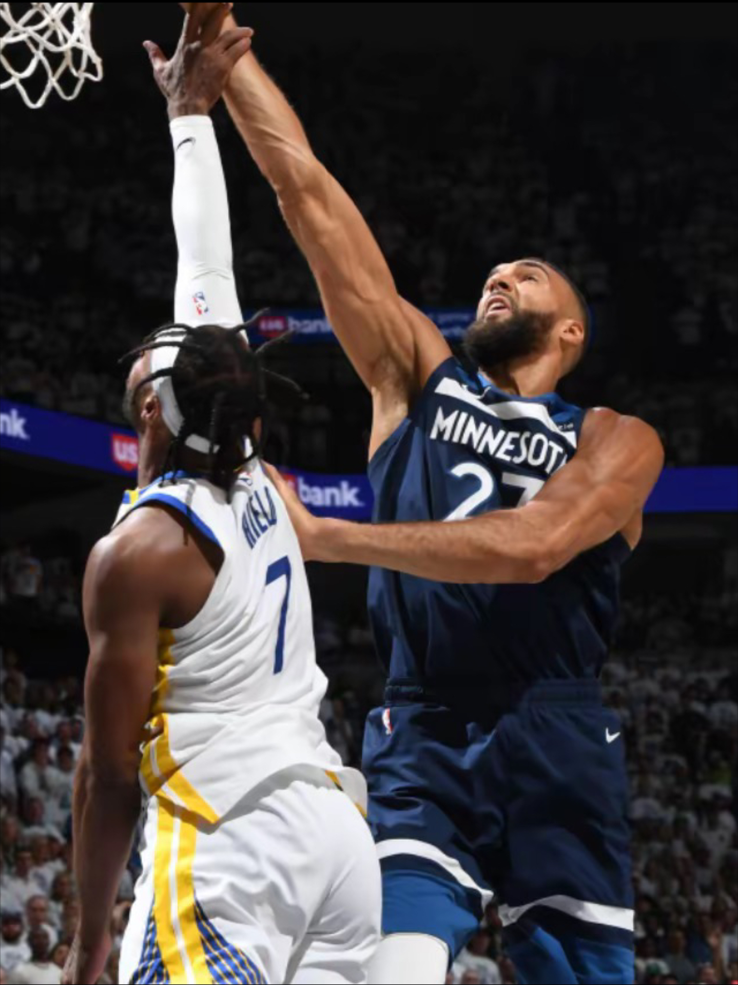 关于NBA季前赛极为热闹，勇士主场不敌猛龙开门砸窗的信息