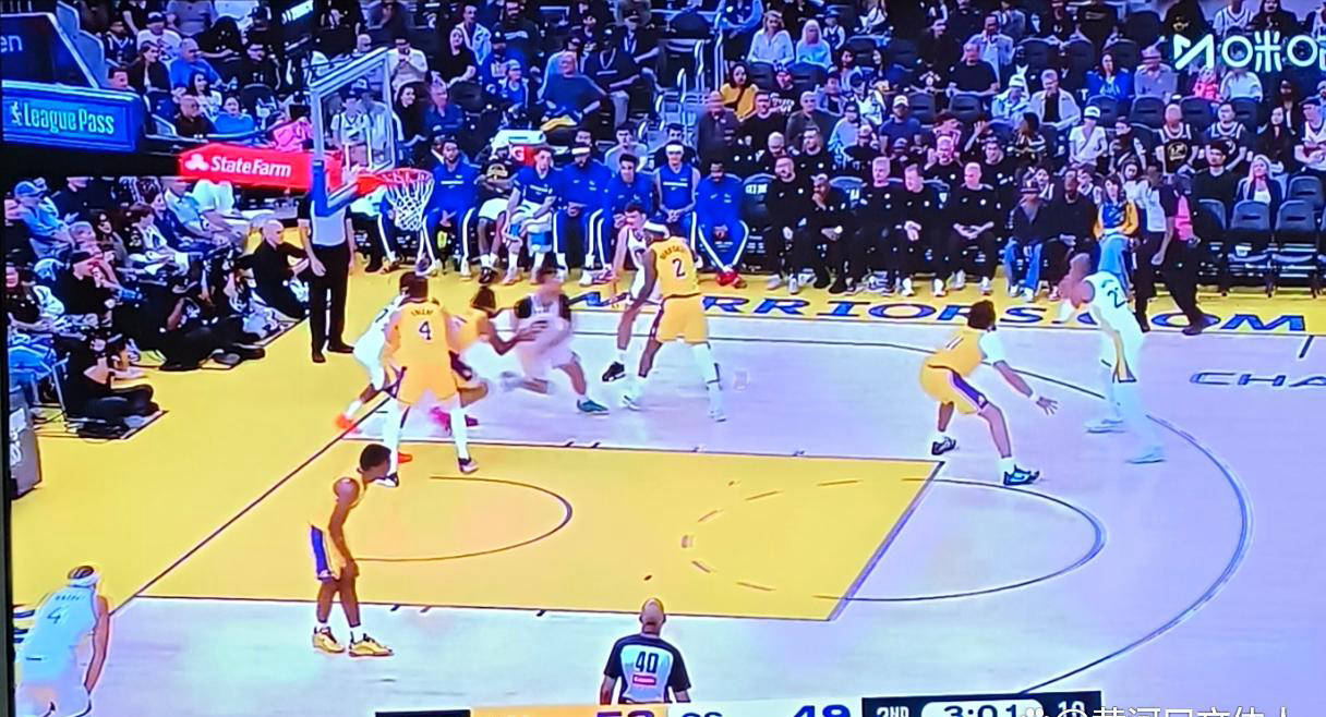 勇士在主场以大比分战胜湖人的简单介绍 勇士在主场以大比分战胜湖人的简单介绍