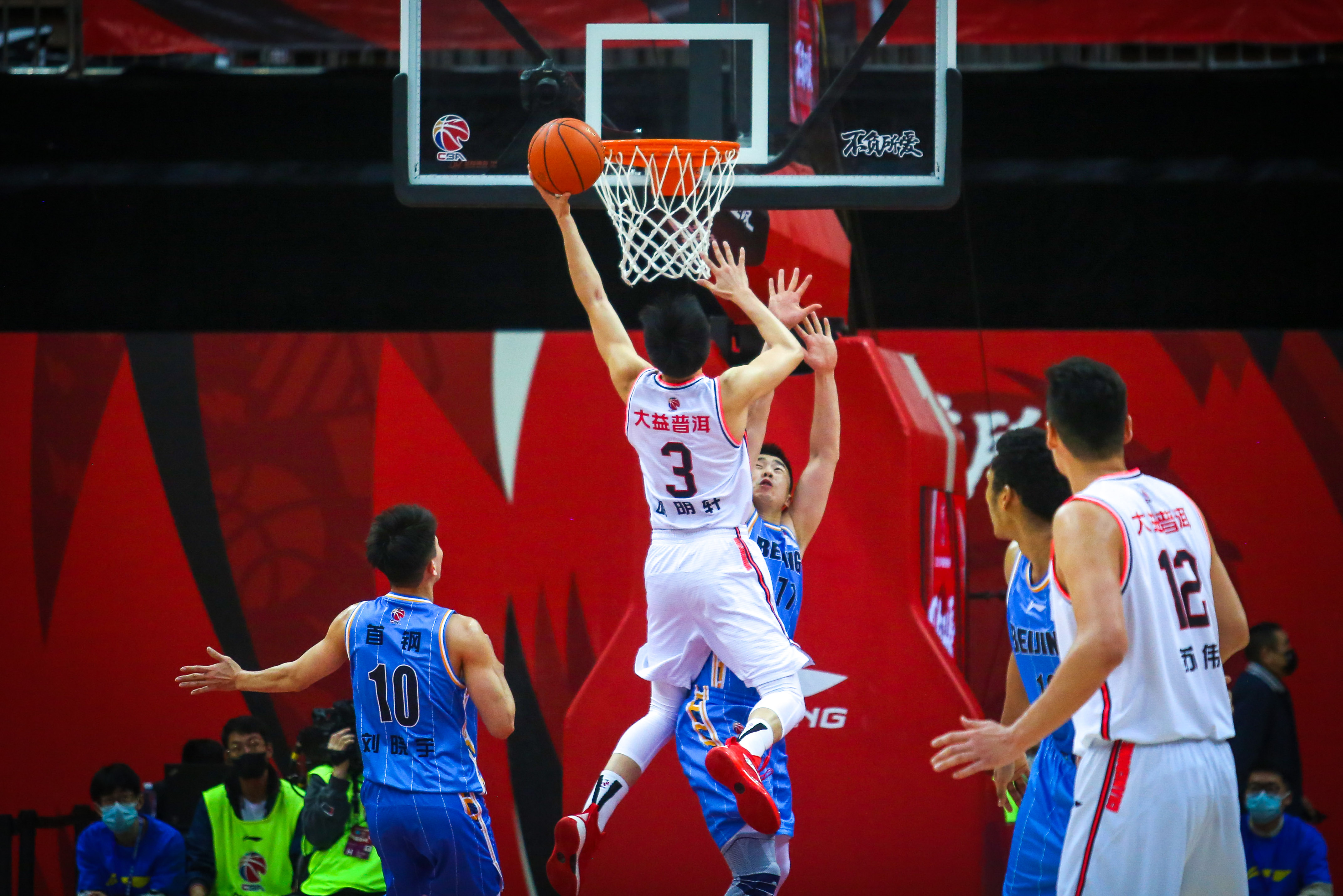 开云官方app入口-新疆男篮顽强拼搏，一场胜利磨砺奋进的简单介绍