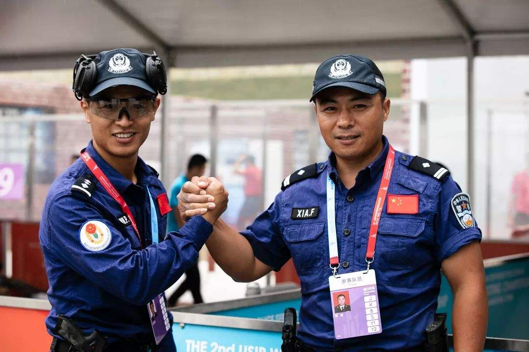 包含匈牙利队队员相互激励提升士气的词条 包含匈牙利队队员相互激励提升士气的词条