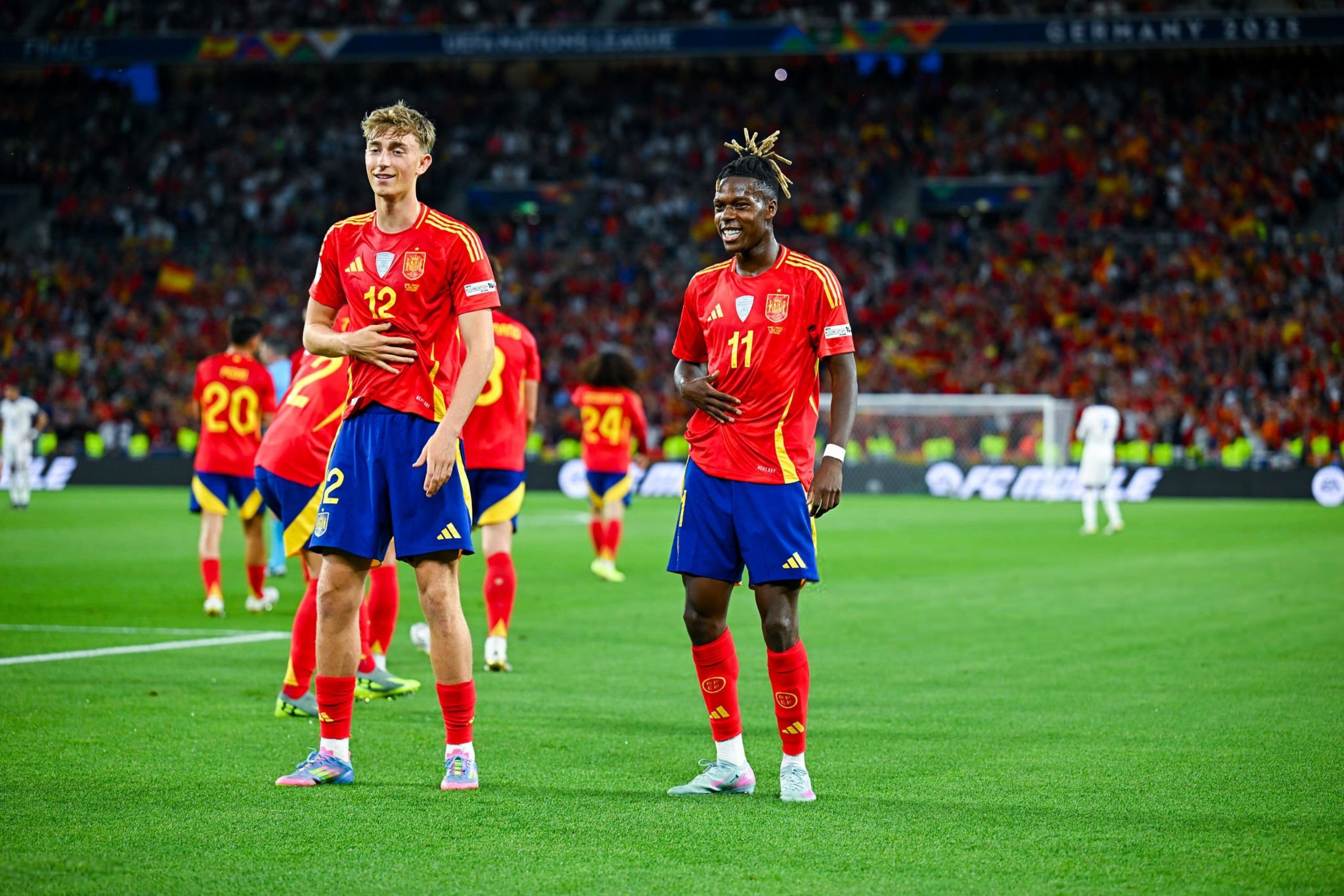 包含法甲比赛势如破竹，球队士气高昂的词条