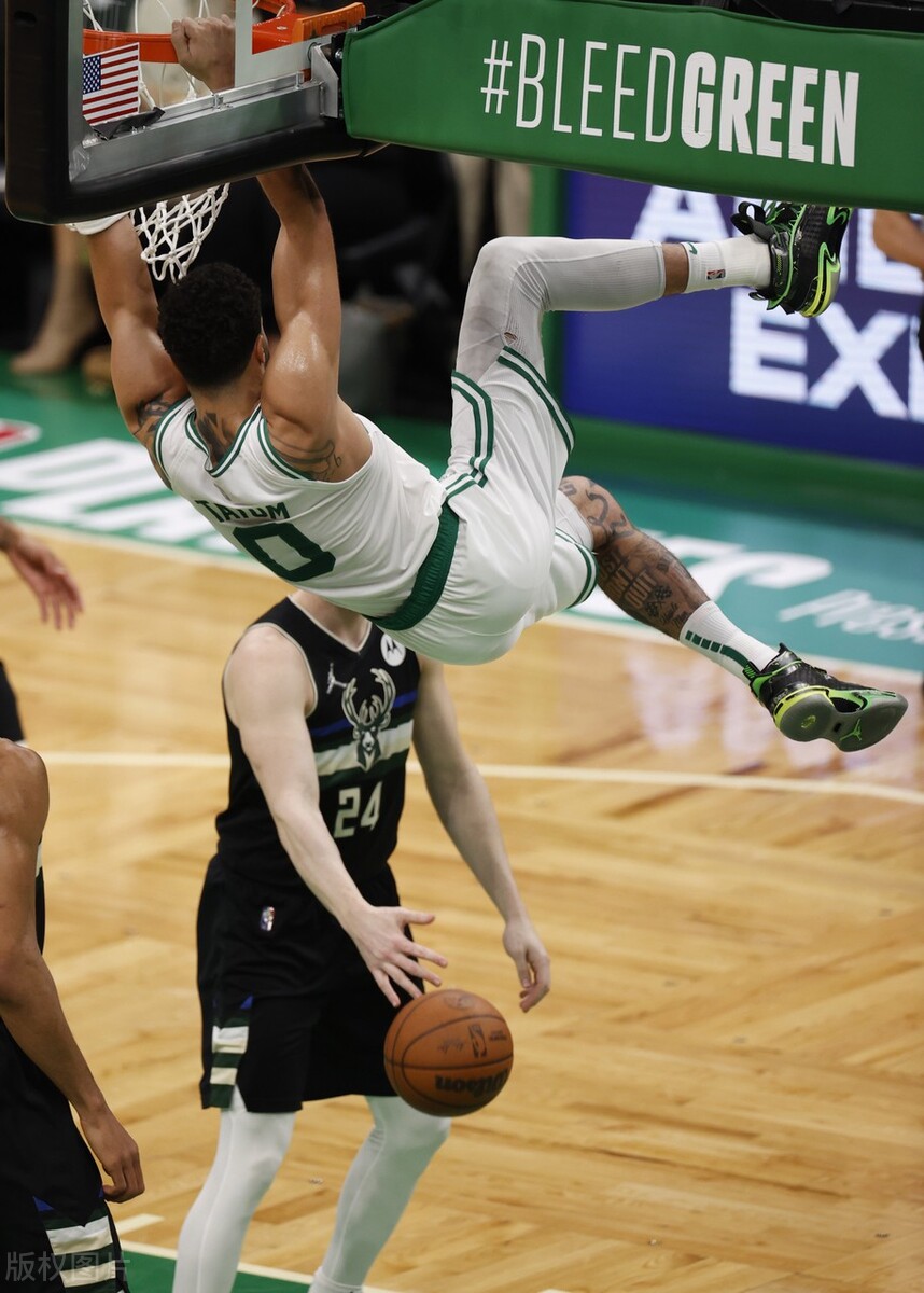 雄鹿翻盘凯尔特人,特雷杨三分雨点燃全场 雄鹿翻盘凯尔特人,特雷杨三分雨点燃全场