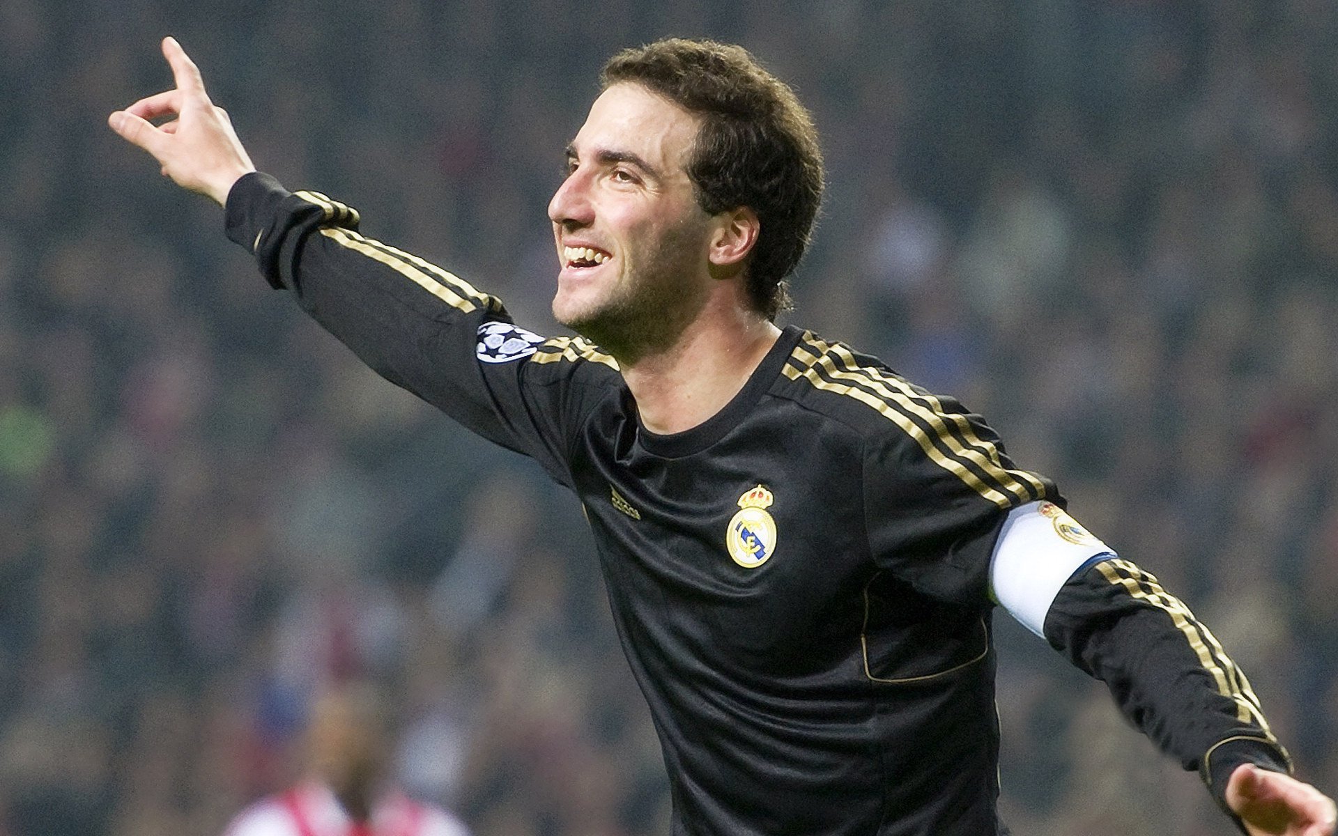 开云体育平台APP-南粤德比烽火再燃，福克斯高光时刻助广州力克深圳